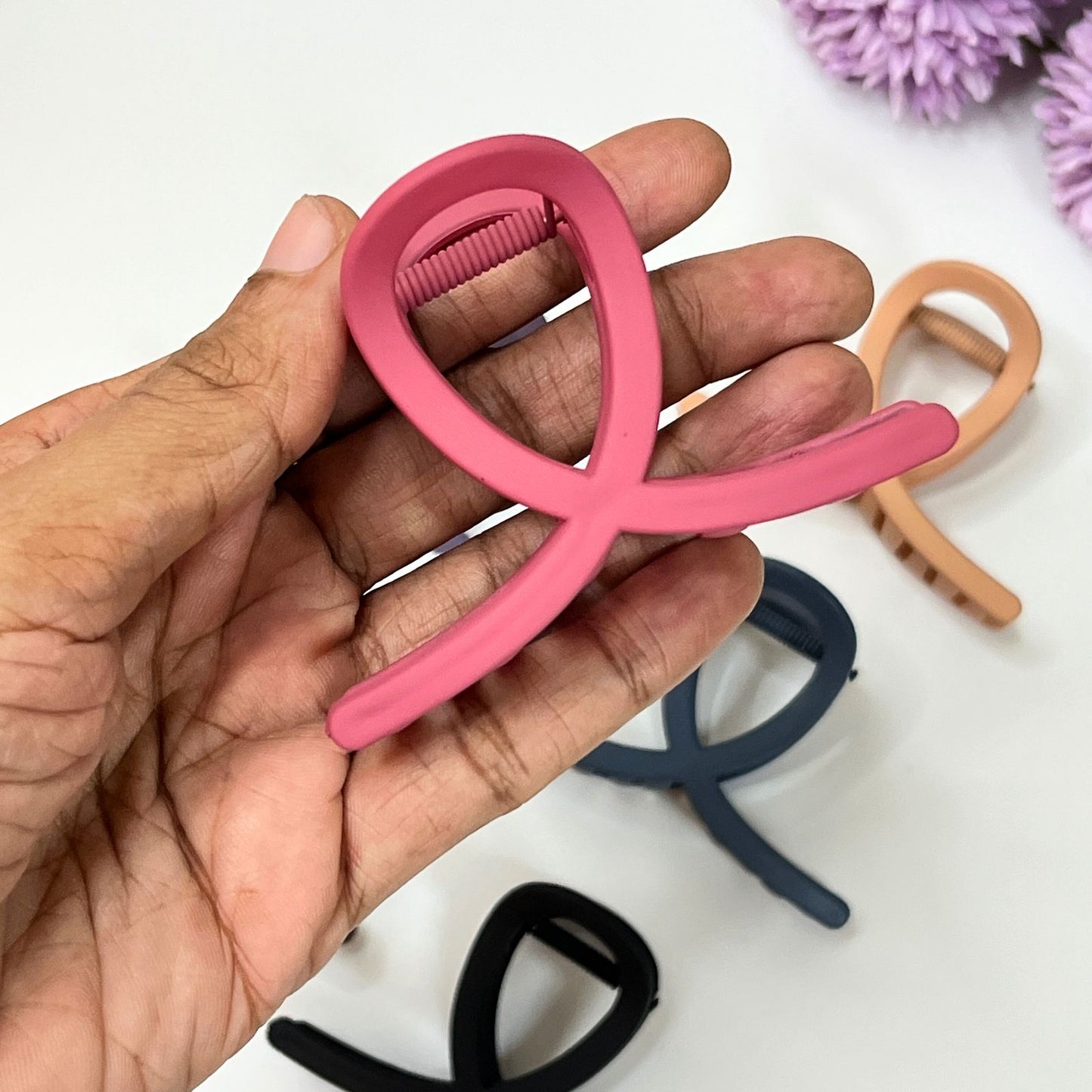 Matte Finish Loop Hair Claw - Medium
