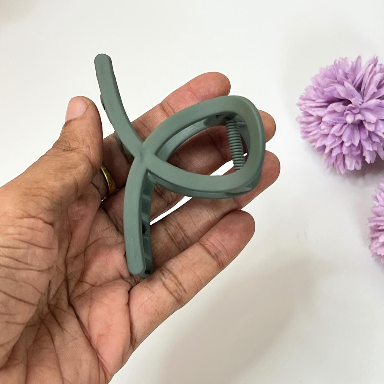 Matte Finish Loop Hair Claw - Medium