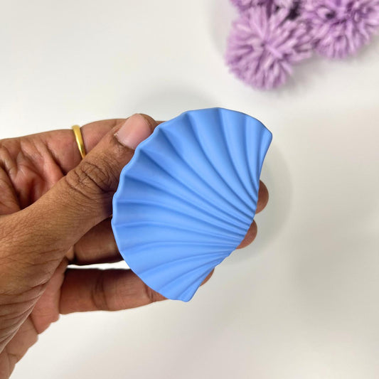 Shell Shape Matte Hair Claw - Medium