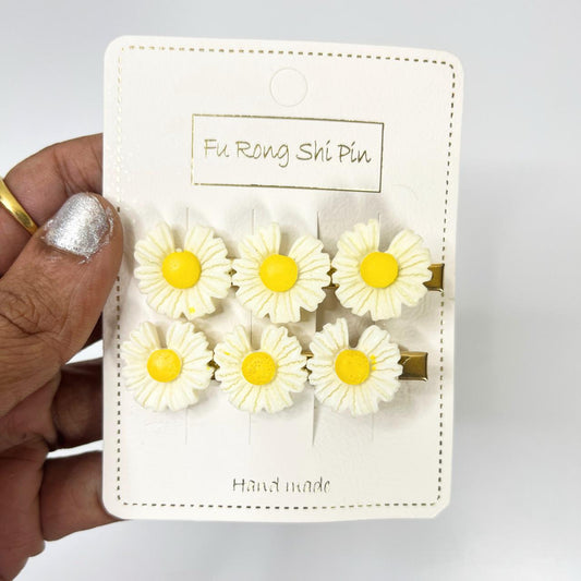 Daisy Flower Hair Clip Set (2 Pieces)