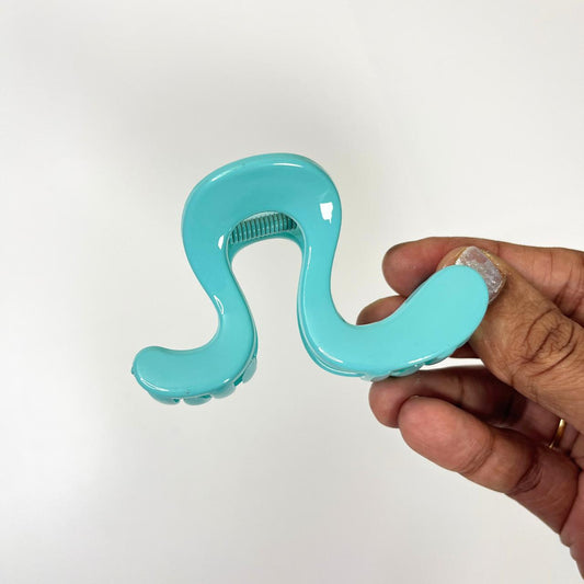 Twist Wave Hair Claw Clip - Medium