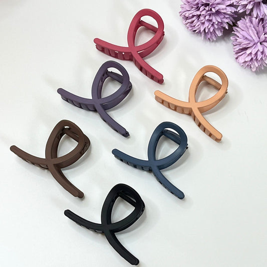 Matte Finish Loop Hair Claw  - Medium