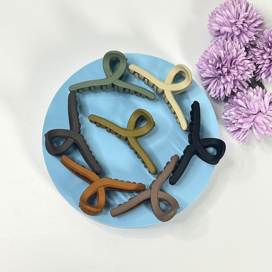 Infinity shape matte hair claw- Medium