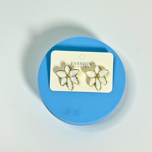 White Blossom Flower Stud Earrings – Gold Outline