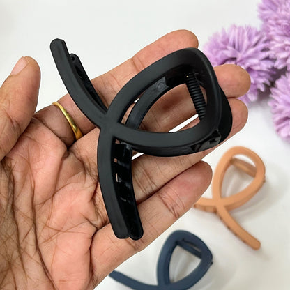 Matte Finish Loop Hair Claw  - Medium