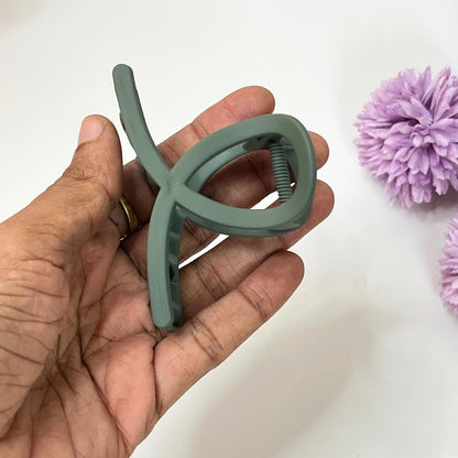 Matte Finish Loop Hair Claw  - Medium