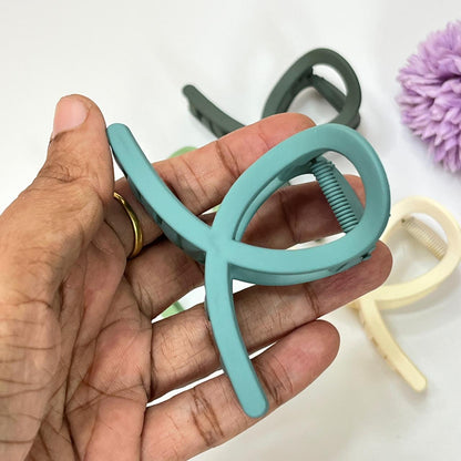 Matte Finish Loop Hair Claw  - Medium