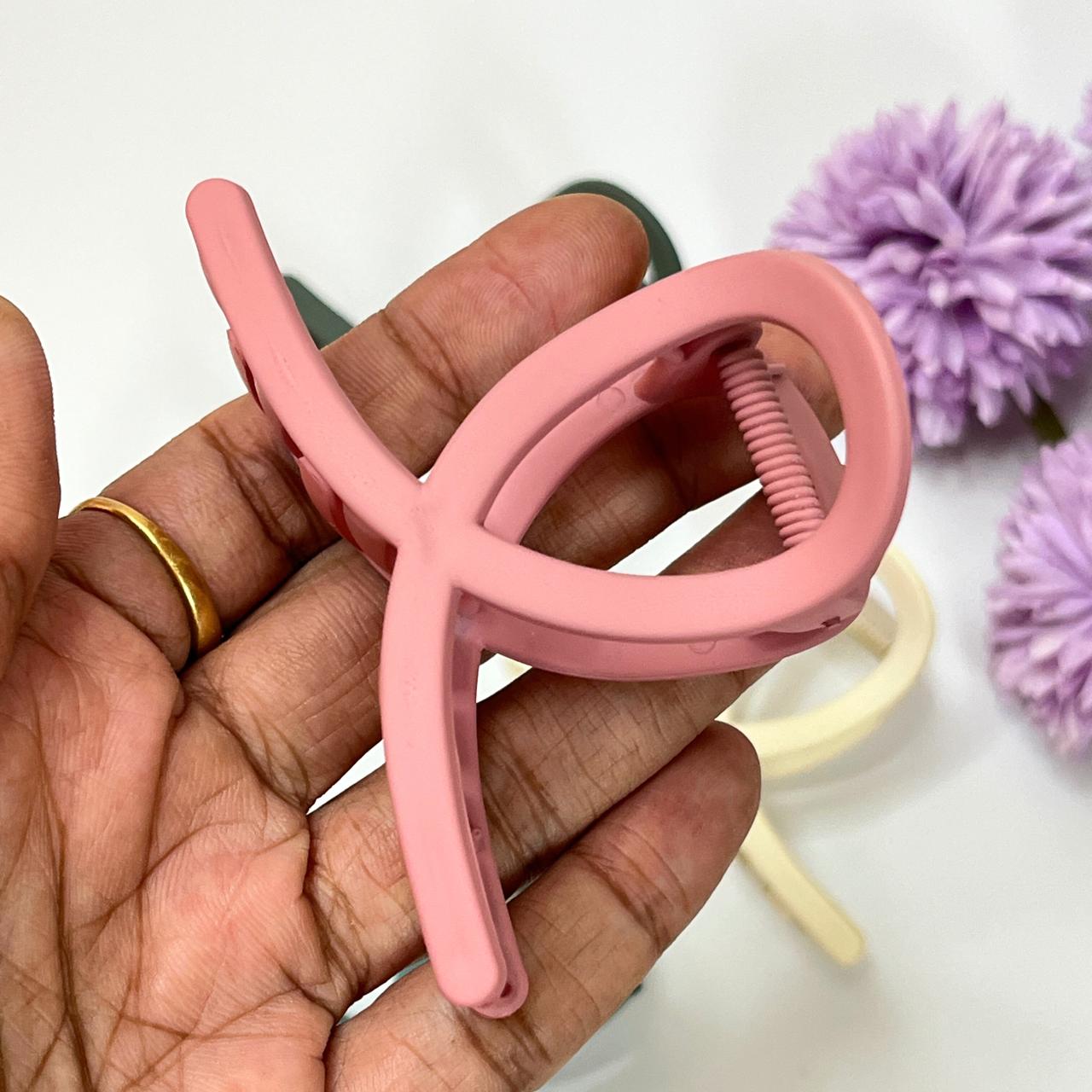 Matte Finish Loop Hair Claw  - Medium