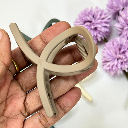 Matte Finish Loop Hair Claw  - Medium