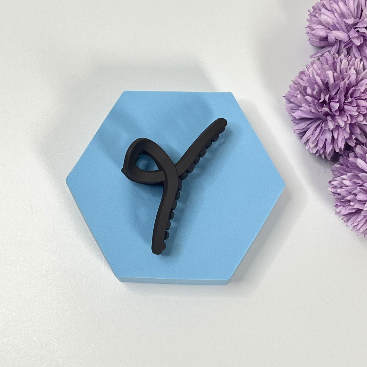 Infinity shape matte hair claw- Medium