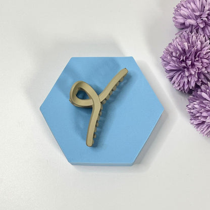 Infinity shape matte hair claw- Medium