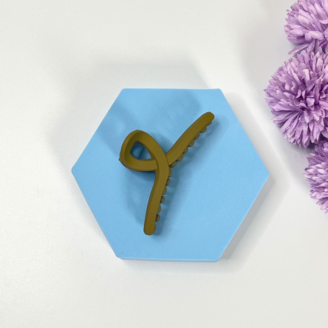 Infinity shape matte hair claw- Medium