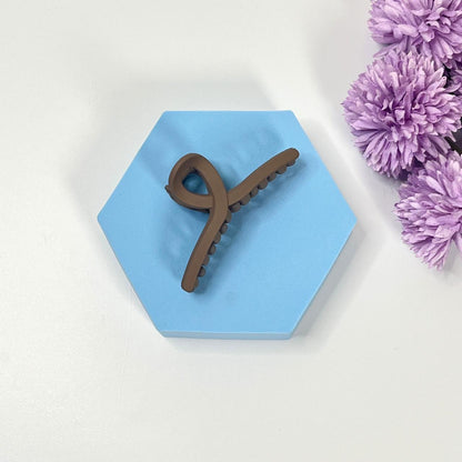Infinity shape matte hair claw- Medium