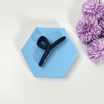 Infinity shape matte hair claw- Medium