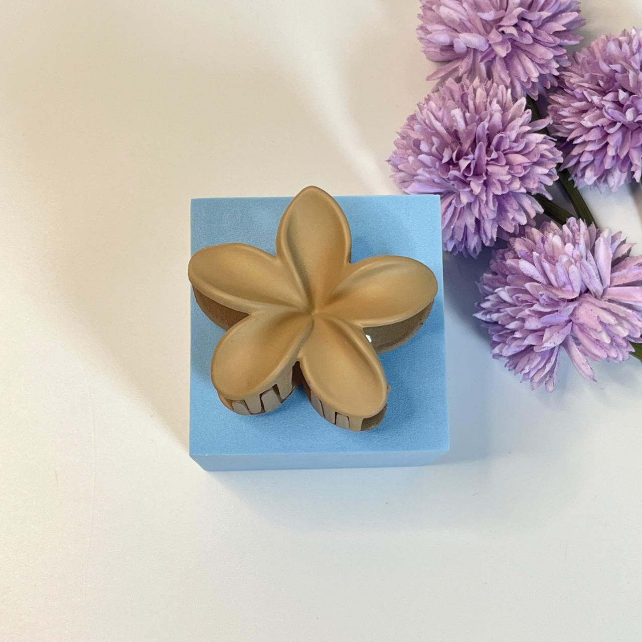 Matte Flower Hair Claw - Medium