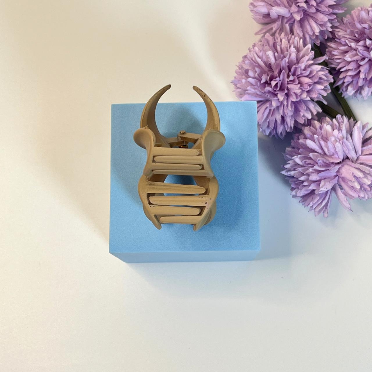 Matte Flower Hair Claw - Medium