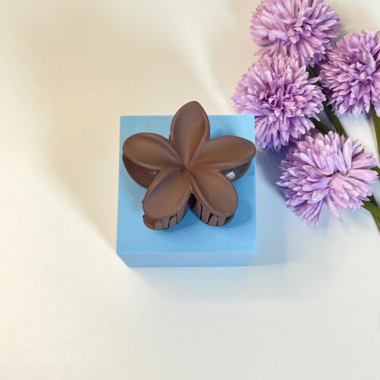 Matte Flower Hair Claw - Medium