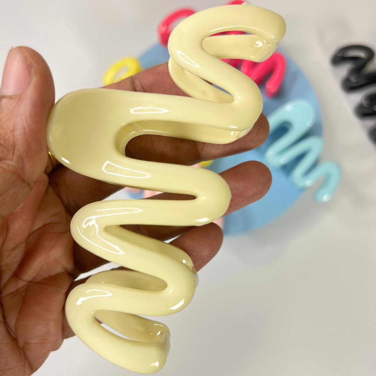 Wavy Pop Hair Claw