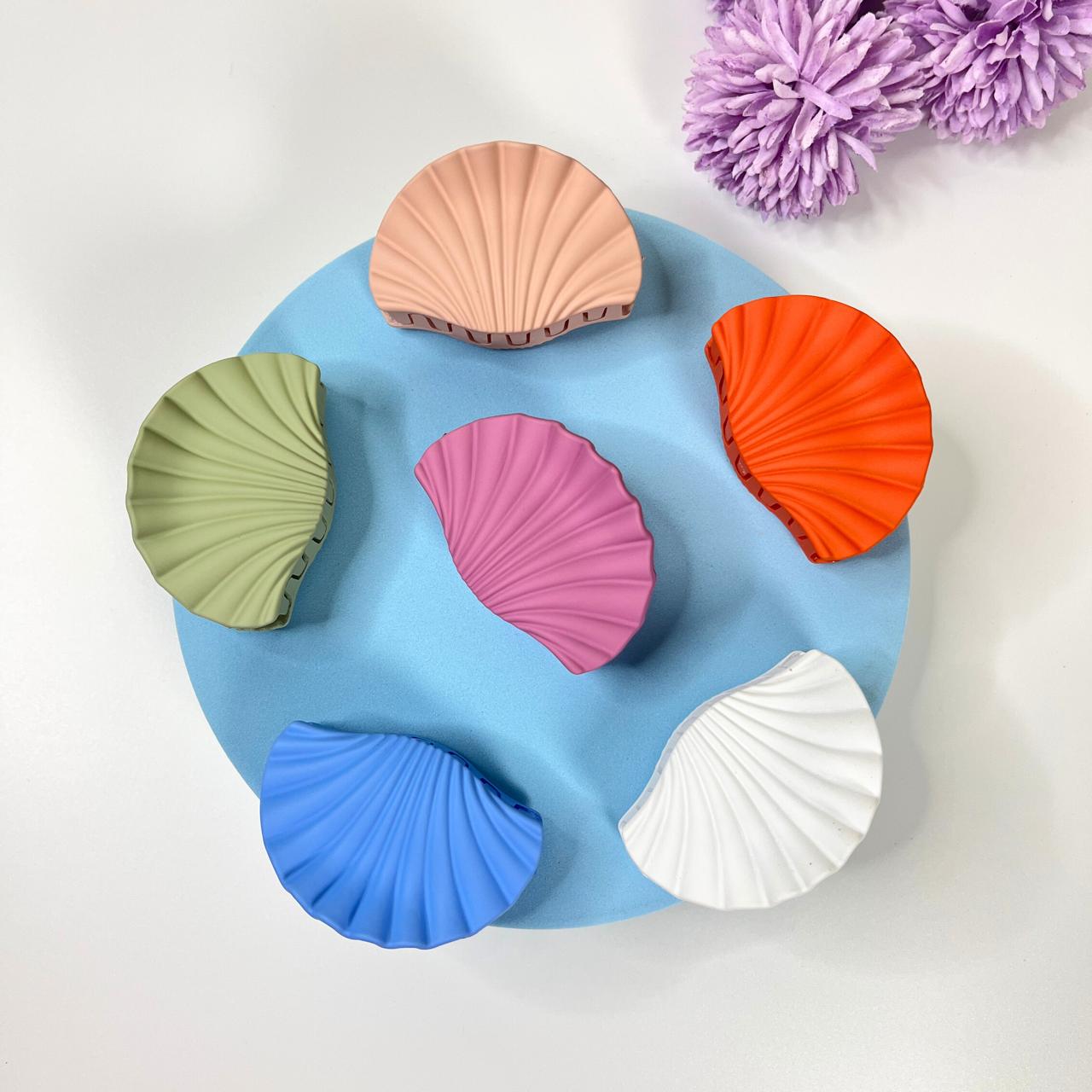 Shell Shape Matte Hair Claw - Medium
