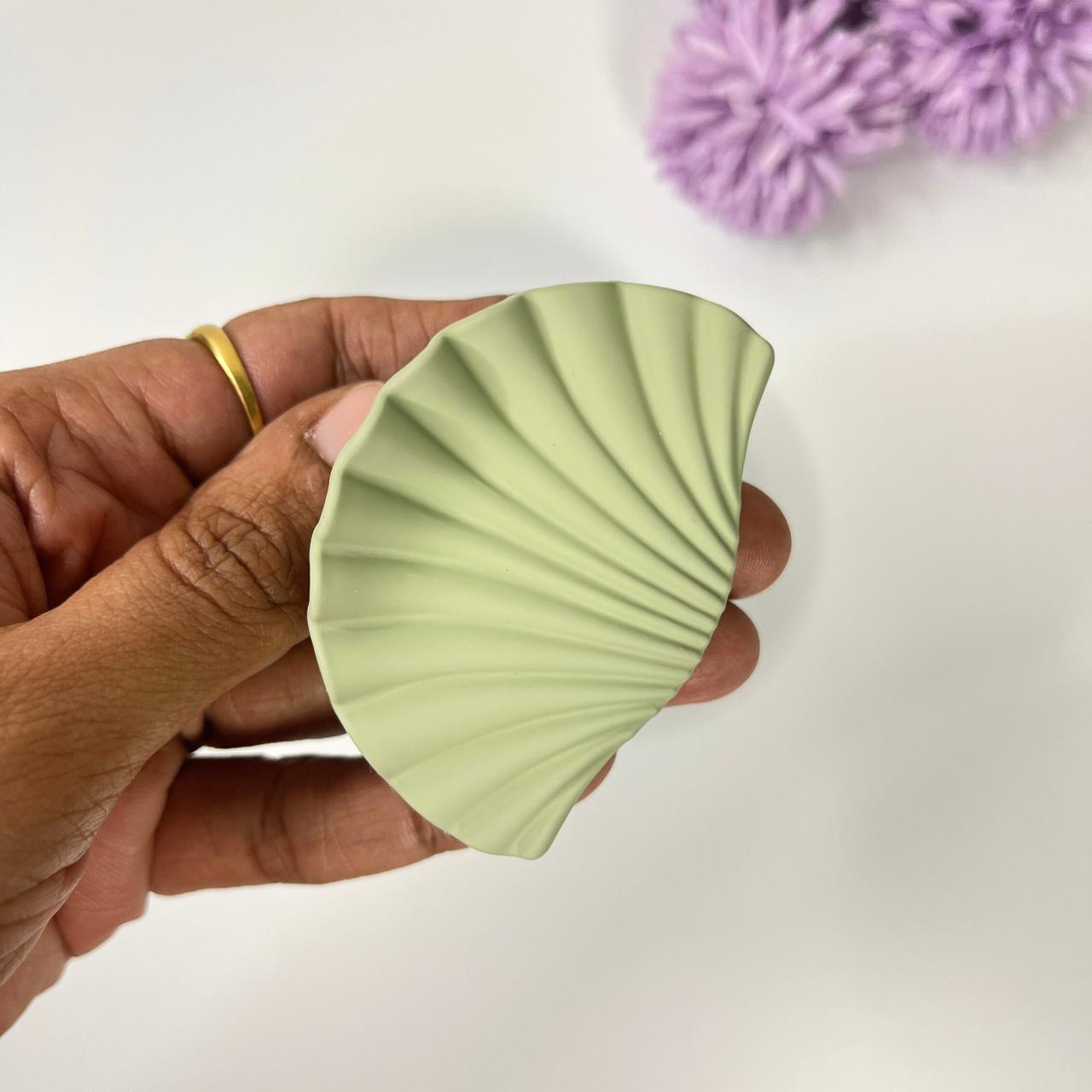 Shell Shape Matte Hair Claw - Medium
