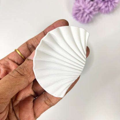 Shell Shape Matte Hair Claw - Medium