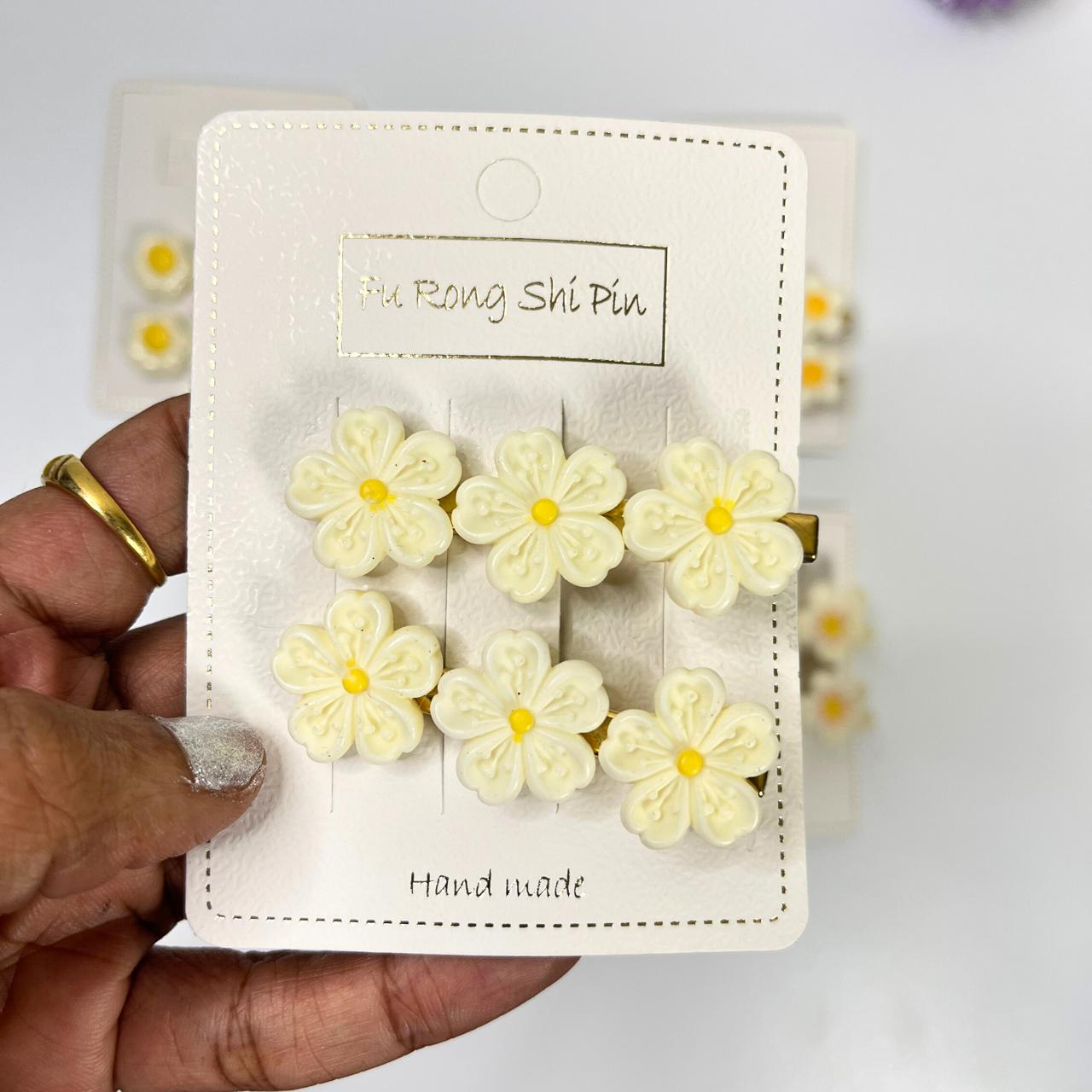 Daisy Flower Hair Clip Set (2 Pieces)