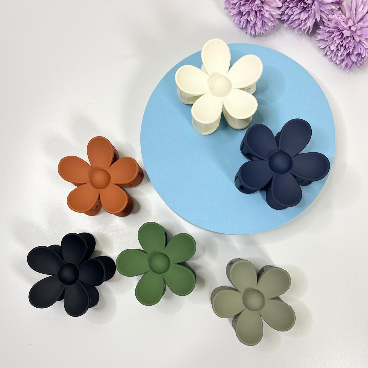 Matte Daisy Flower Hair Claw Clip - Large