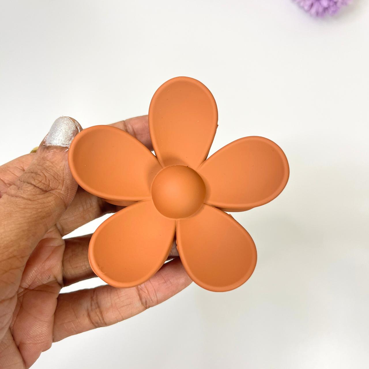 Matte Daisy Flower Hair Claw Clip - Large