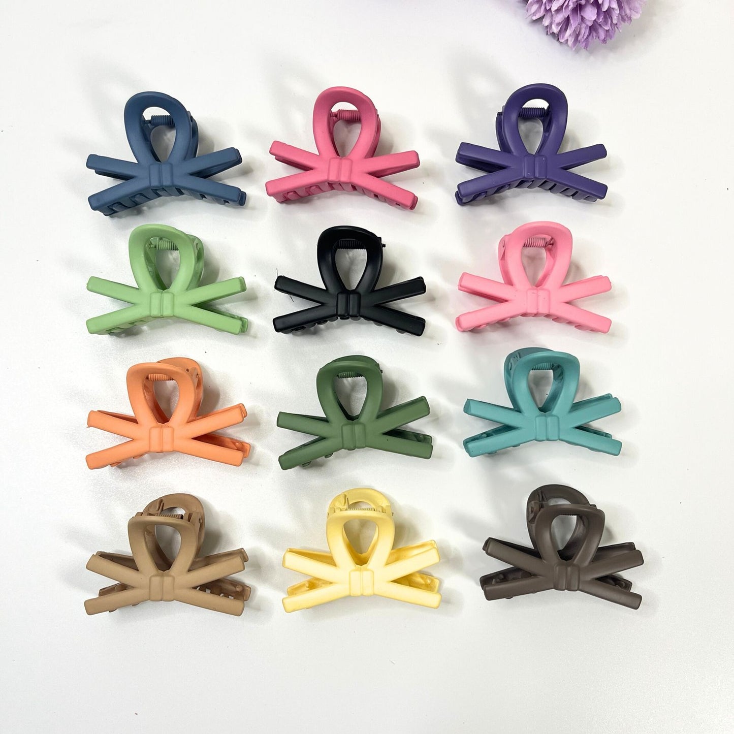 Minimal Loop Hair Claw