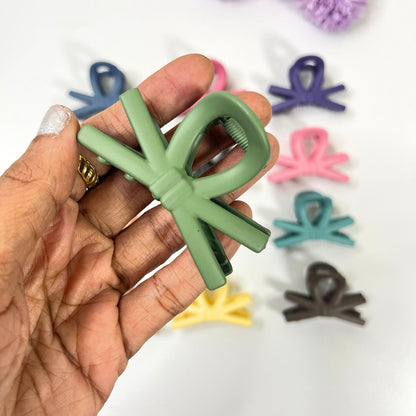 Minimal Loop Hair Claw