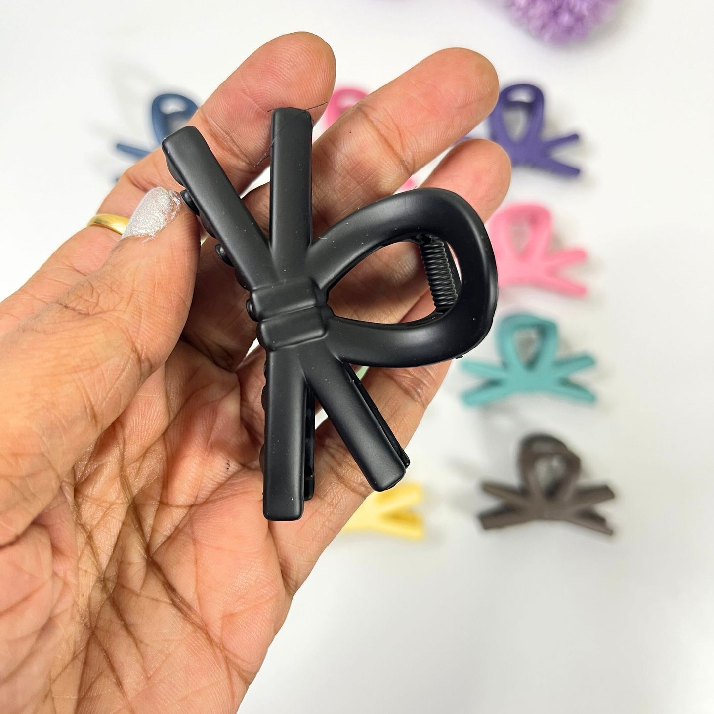 Minimal Loop Hair Claw