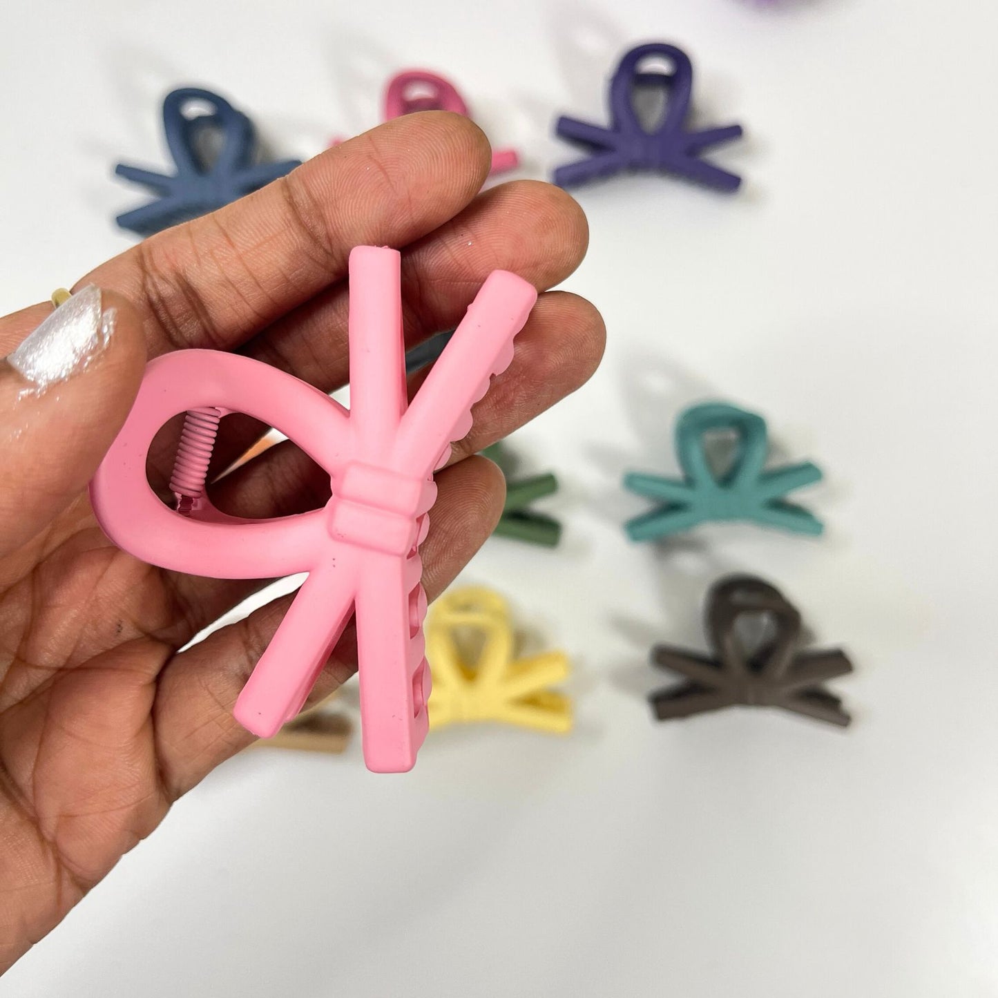 Minimal Loop Hair Claw