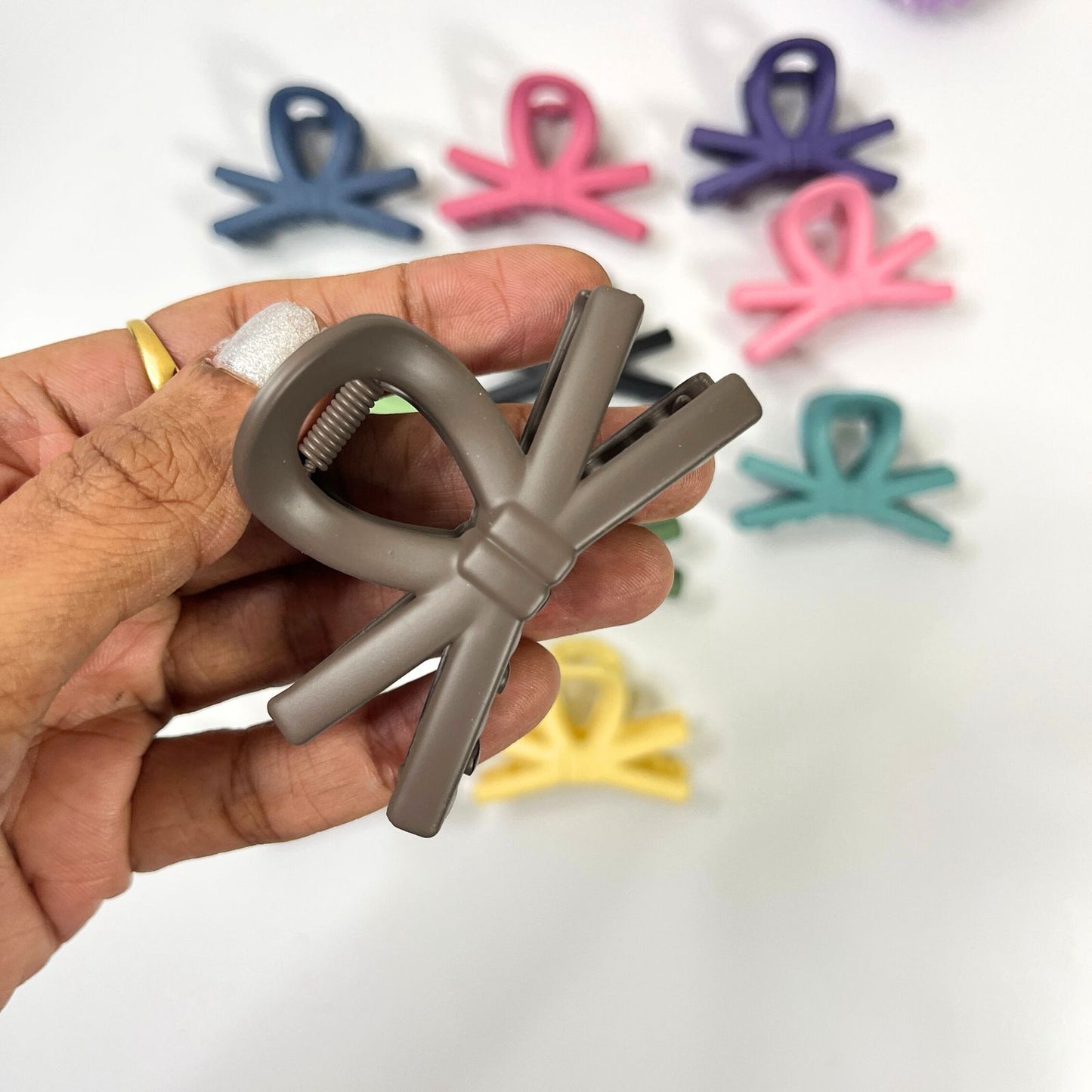 Minimal Loop Hair Claw