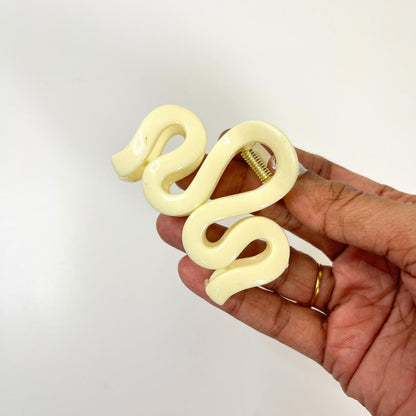 Curvy Pop Hair Claw - Medium