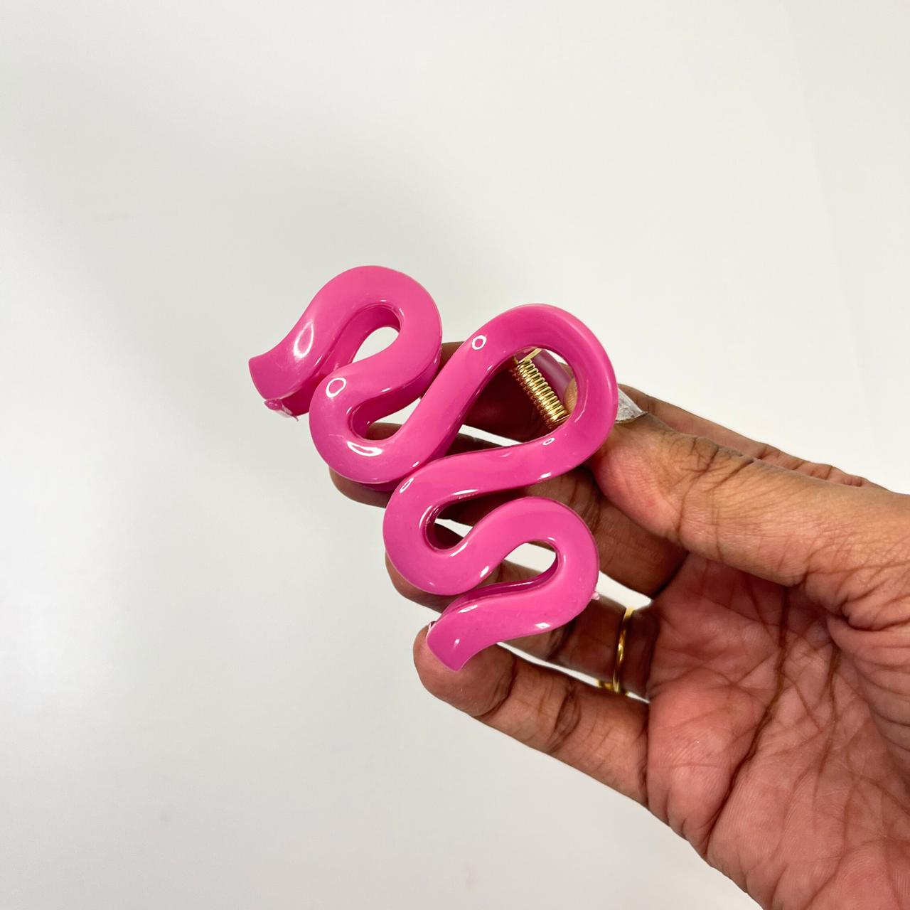 Curvy Pop Hair Claw - Medium