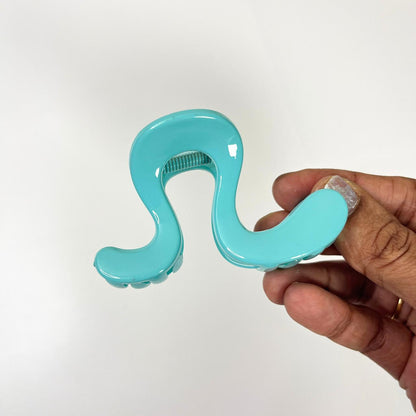 Twist Wave Hair Claw Clip - Medium