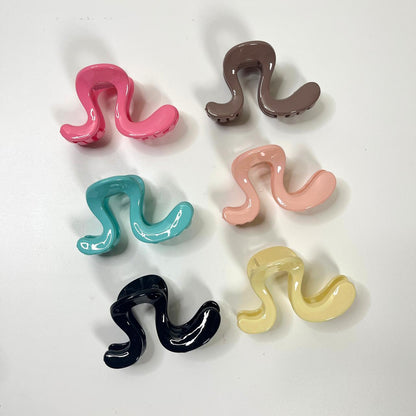 Twist Wave Hair Claw Clip - Medium