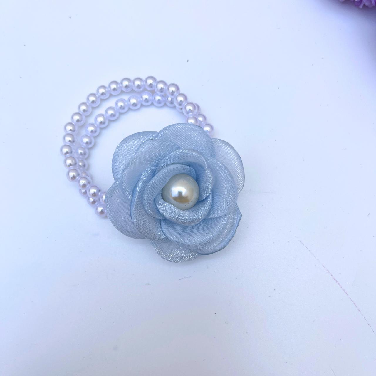 Pearl Bloom Hair Tie 🌸