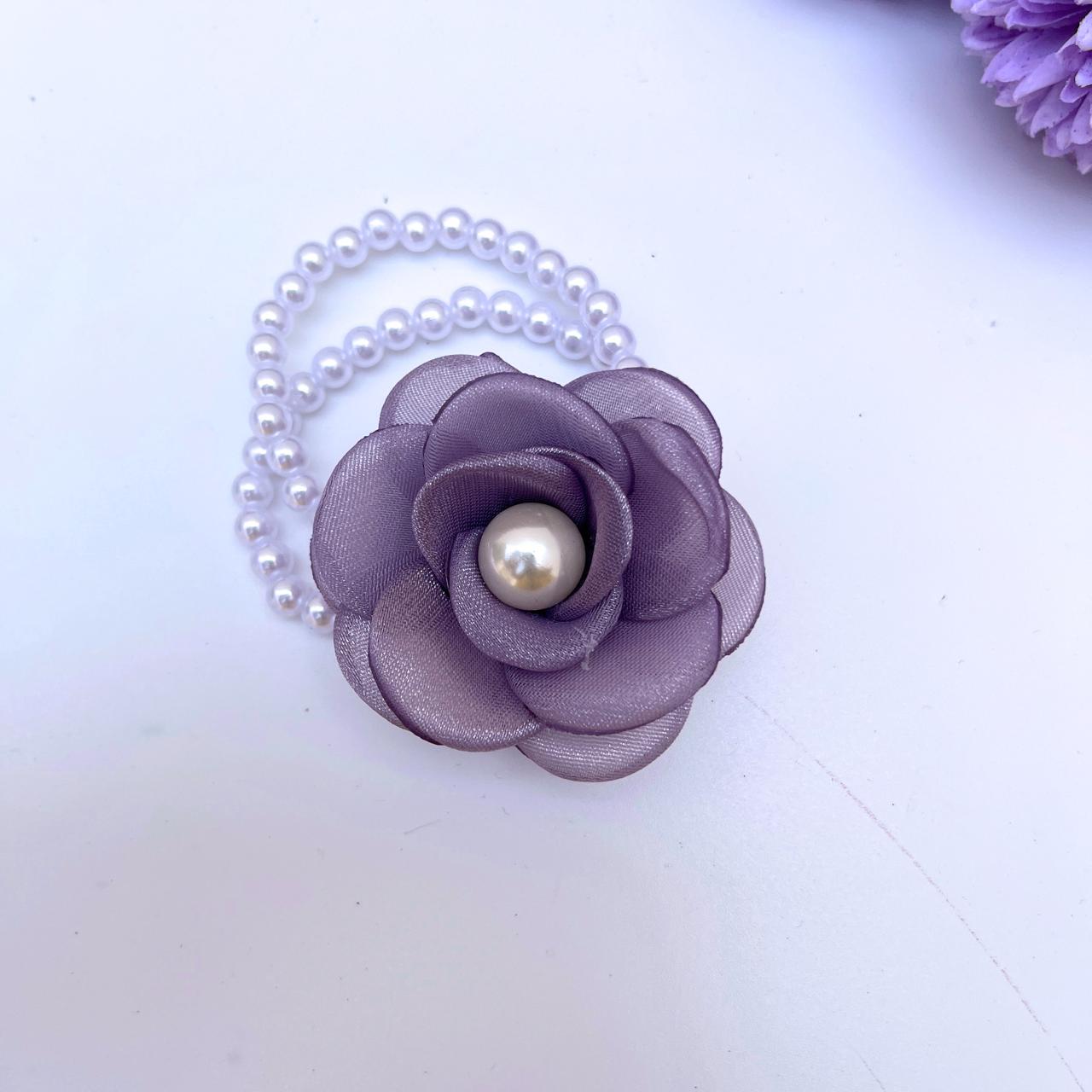 Pearl Bloom Hair Tie 🌸