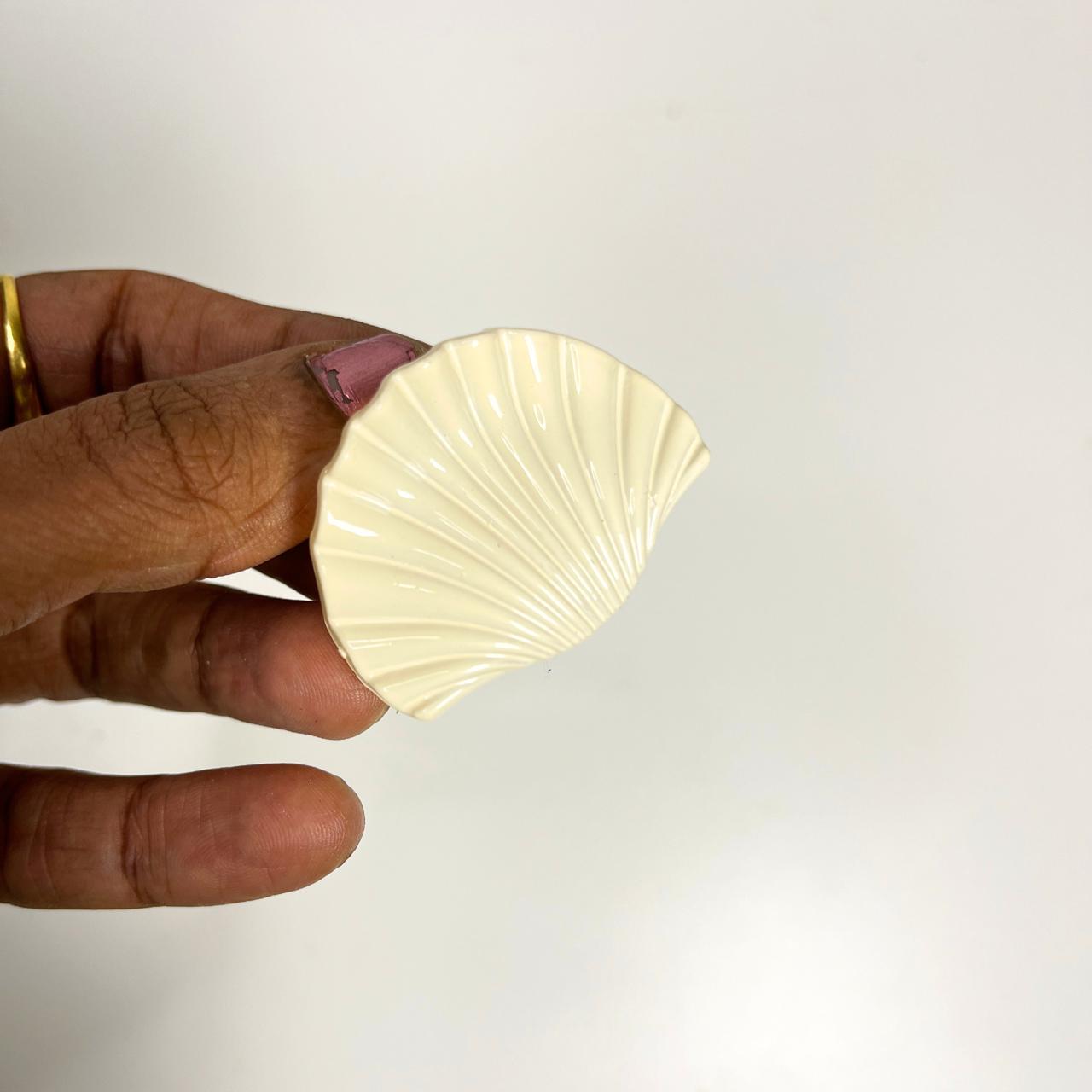 Seashell Shape Mini Claw Hair Clip - Small