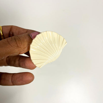 Seashell Shape Mini Claw Hair Clip - Small
