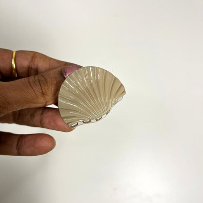 Seashell Shape Mini Claw Hair Clip - Small