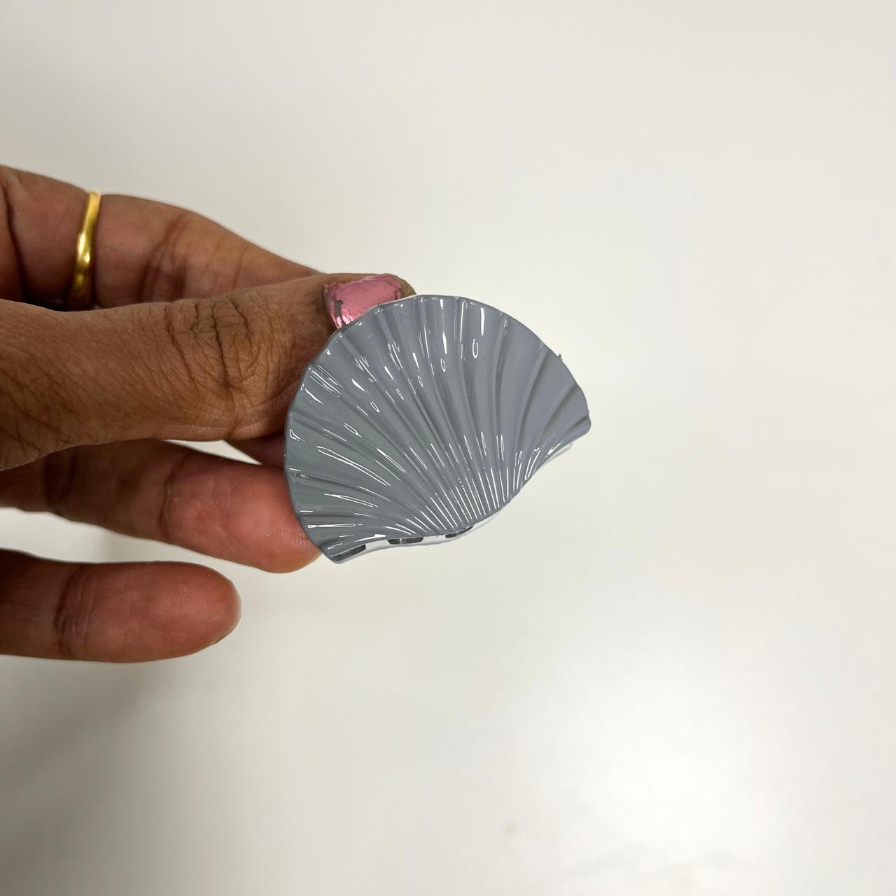 Seashell Shape Mini Claw Hair Clip - Small