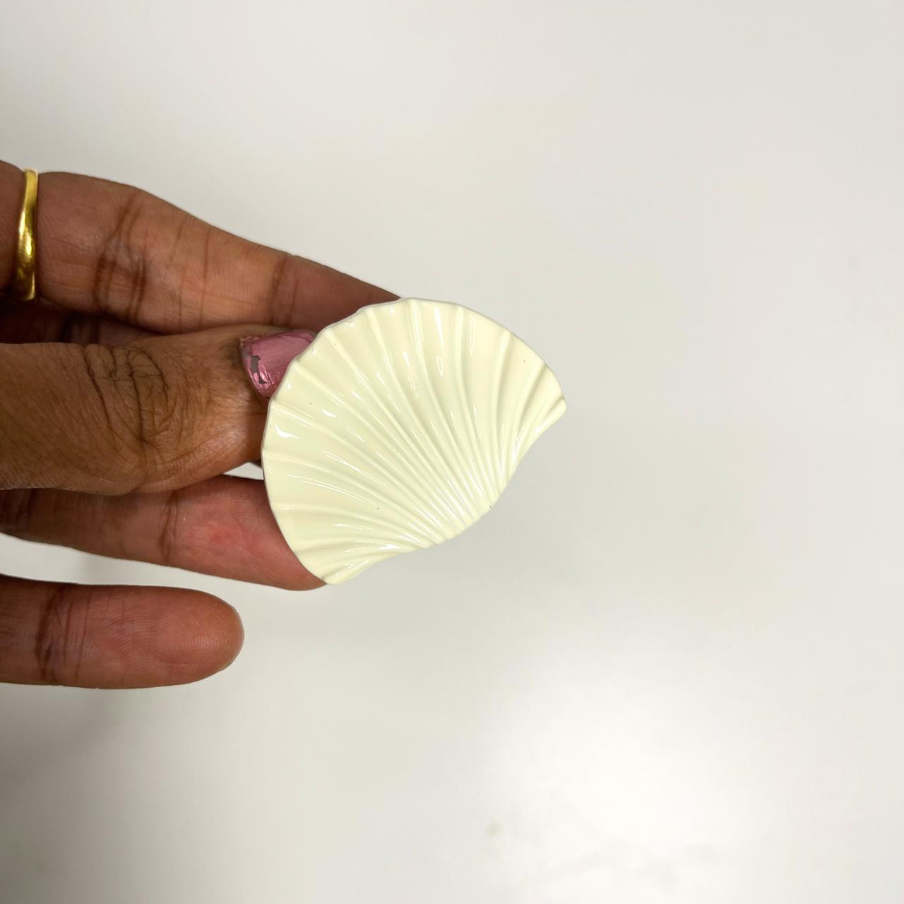 Seashell Shape Mini Claw Hair Clip - Small