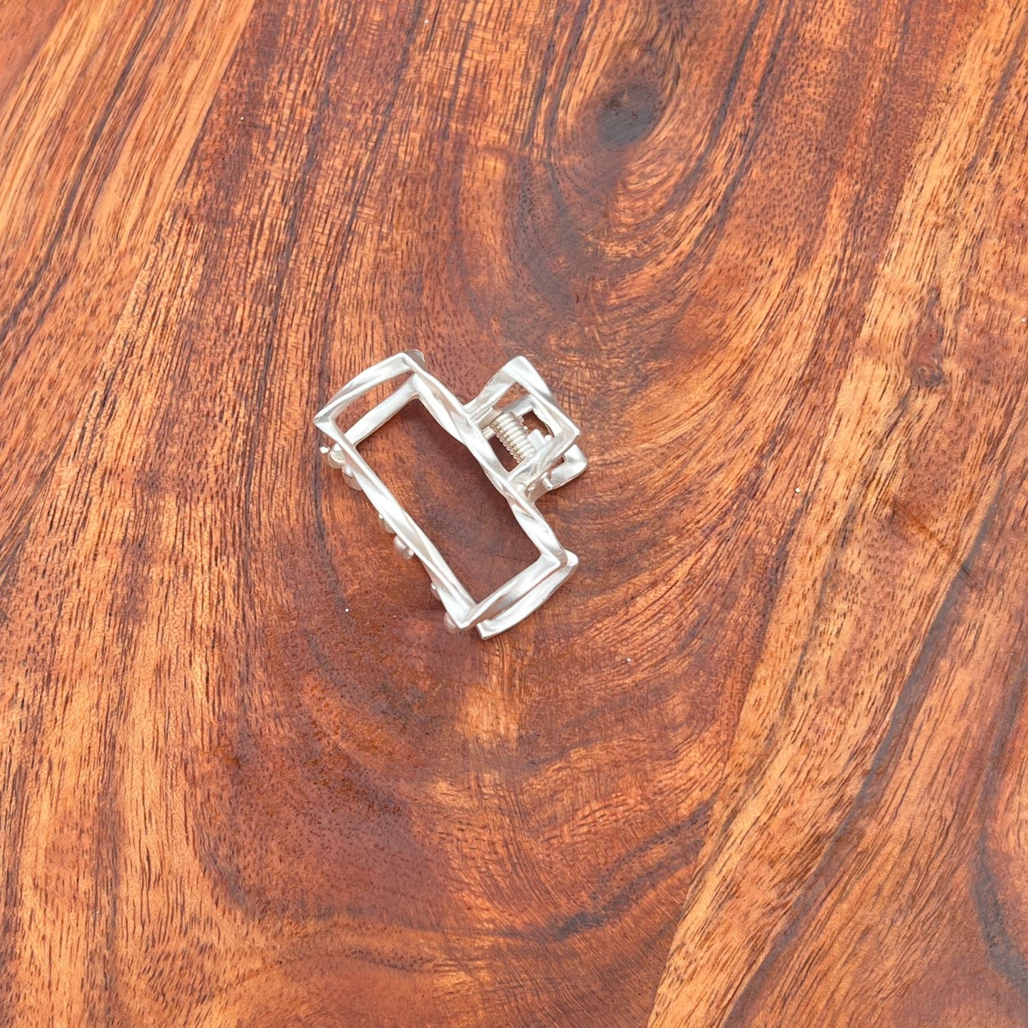 Modern Frame Metallic Claw Clip – Gold & Silver