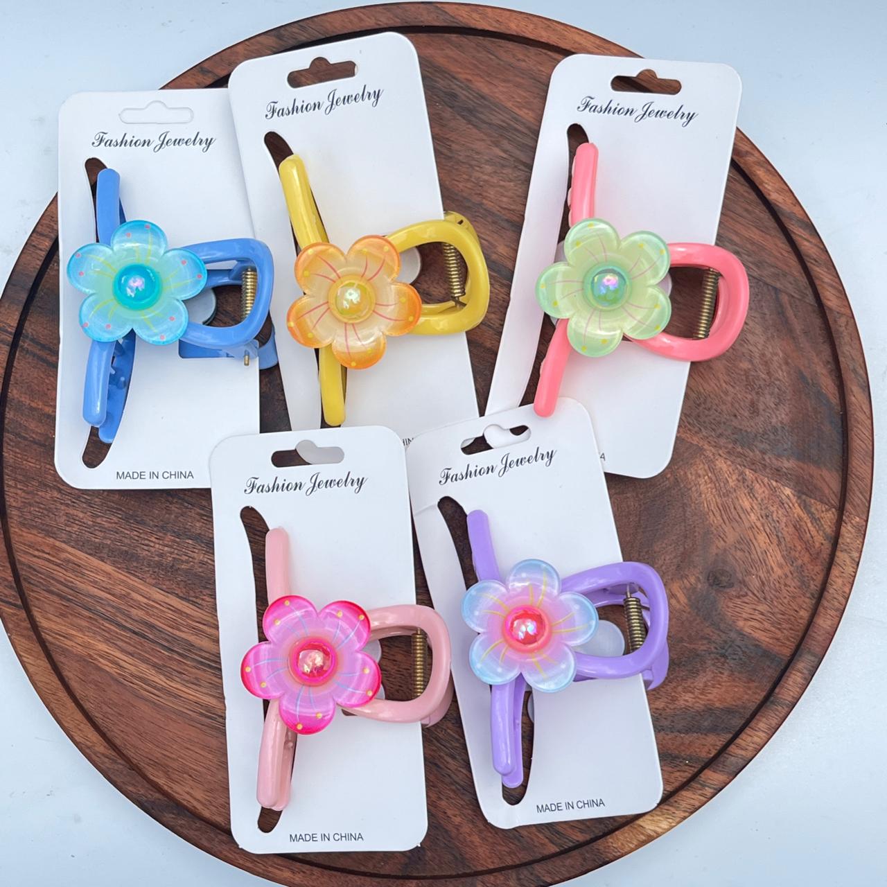 Pastel Daisy Hair Claw - Medium