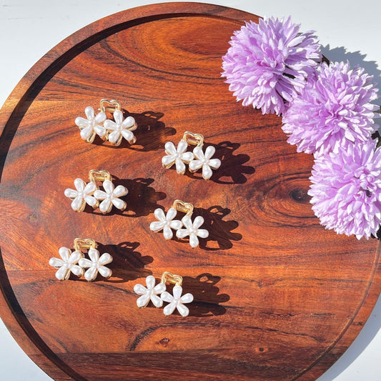 Pearl Daisy Metal Hair Clutcher - small