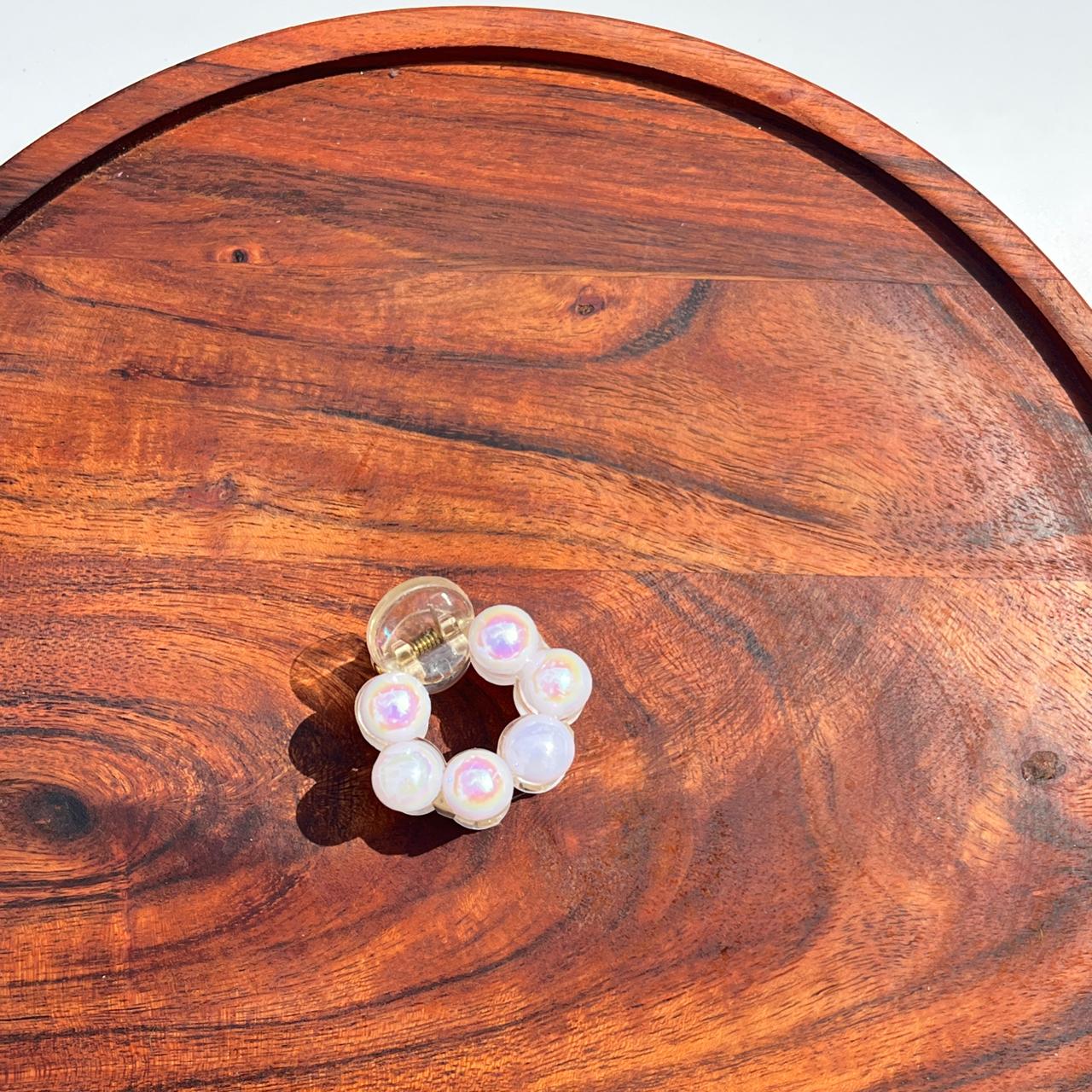 Pearl Circle Hair Clutcher - Medium