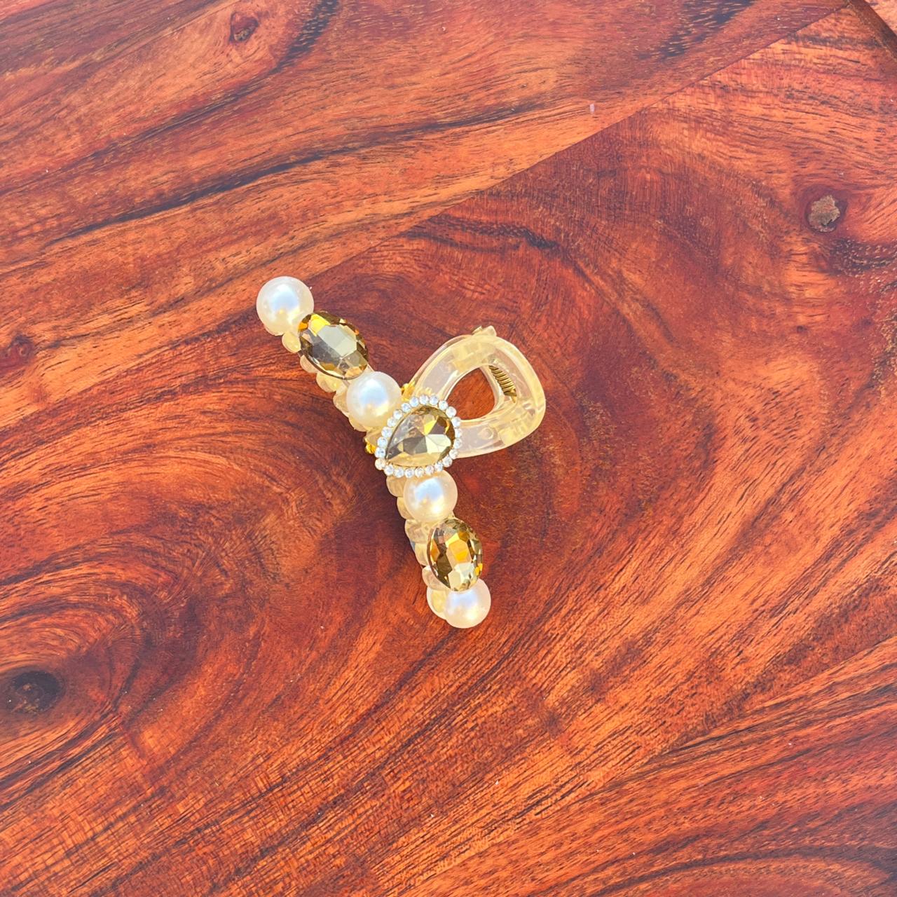 Royal Oval Pearl Claw Clip - Medium