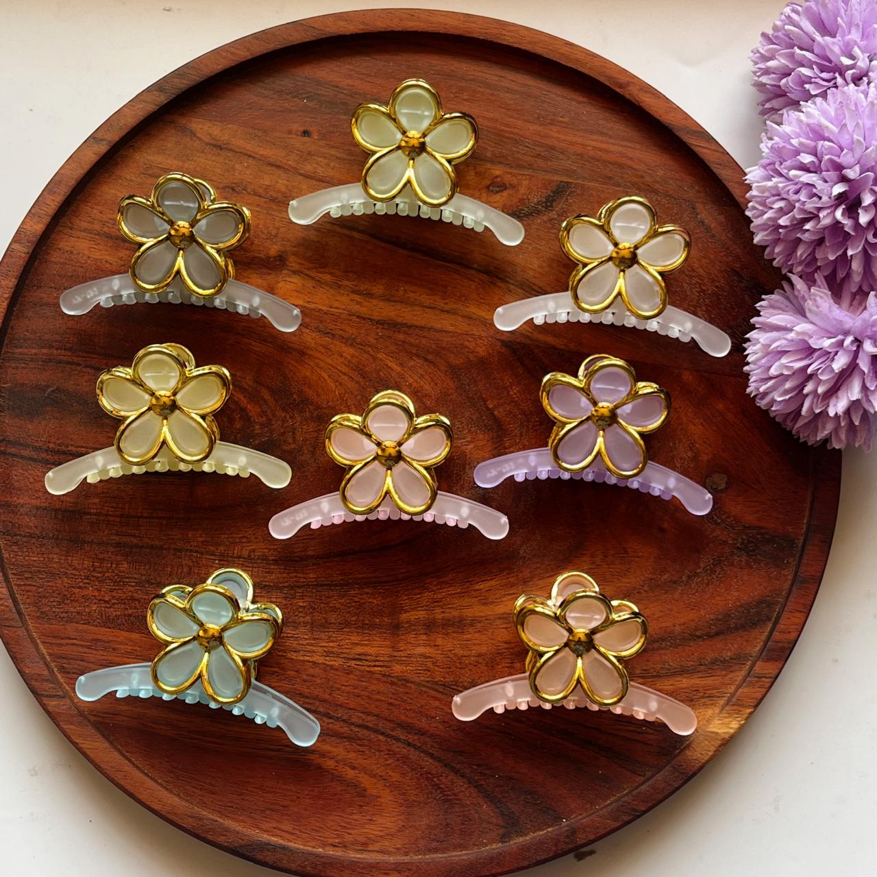Golden Blossom Outline Clip - 7cm Medium